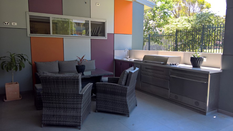 Outdoor verandah and deck addition